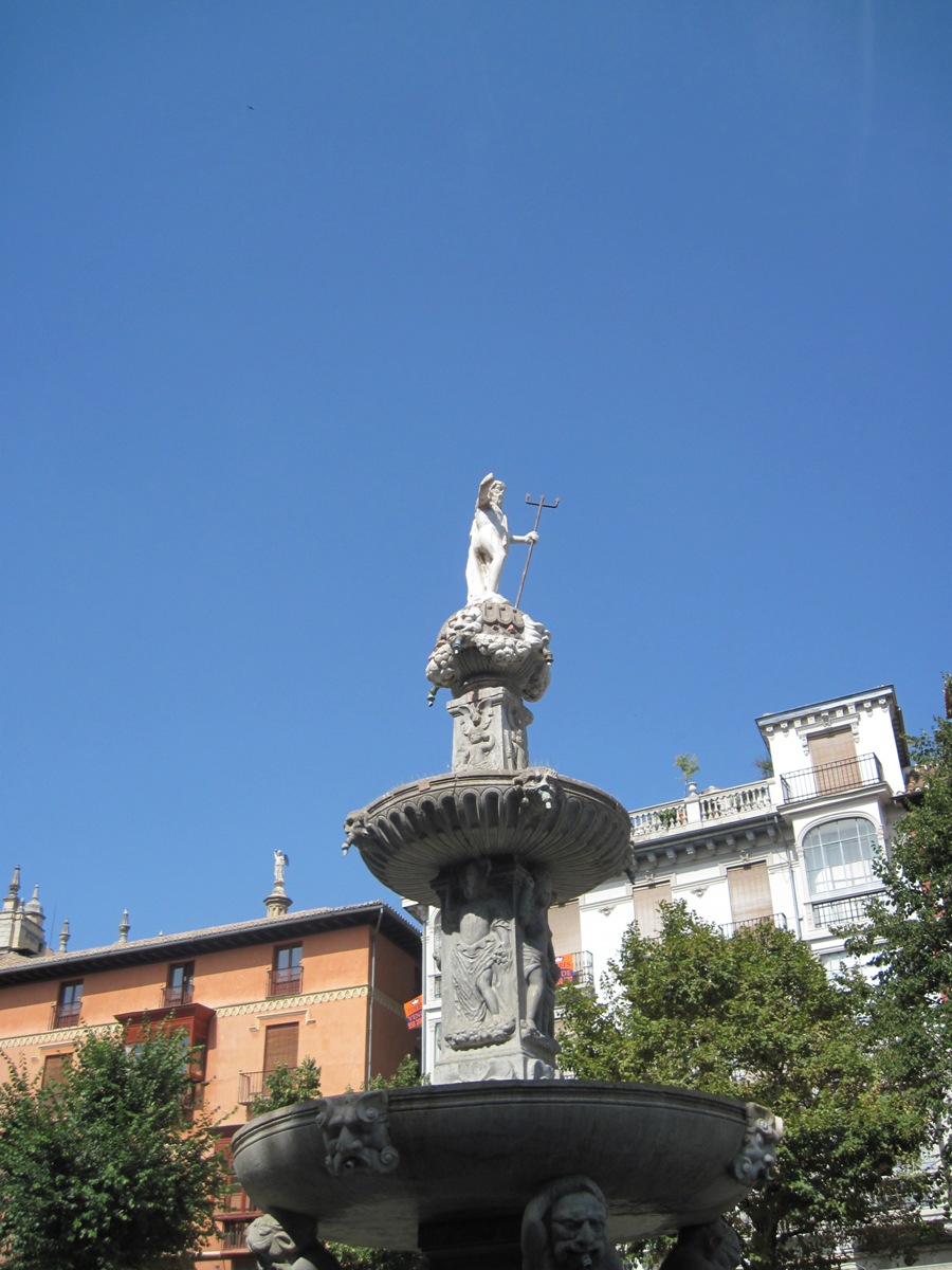 88-Piazza del fiume con la fontana dei Giganti e la statua di Nettuno